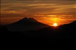 Sun rises by the San Vincent Valcano